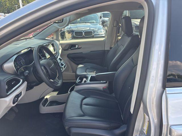used 2024 Chrysler Pacifica car, priced at $33,000