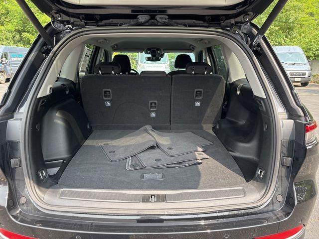 used 2022 Jeep Grand Cherokee car, priced at $32,000