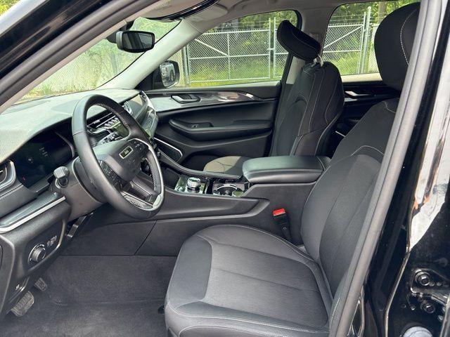 used 2022 Jeep Grand Cherokee car, priced at $32,000