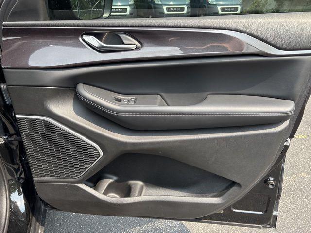 used 2022 Jeep Grand Cherokee car, priced at $32,000