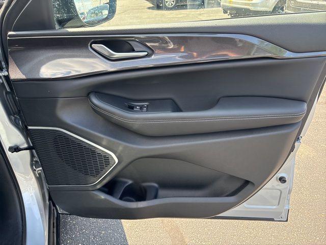used 2022 Jeep Grand Cherokee car, priced at $33,603
