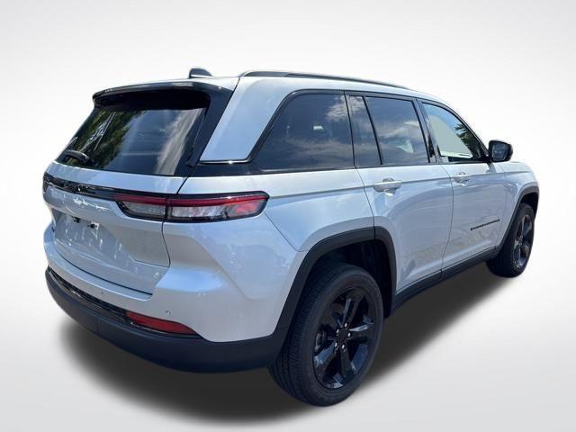 used 2022 Jeep Grand Cherokee car, priced at $33,603