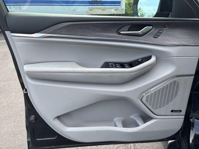 used 2023 Jeep Grand Cherokee car, priced at $40,500