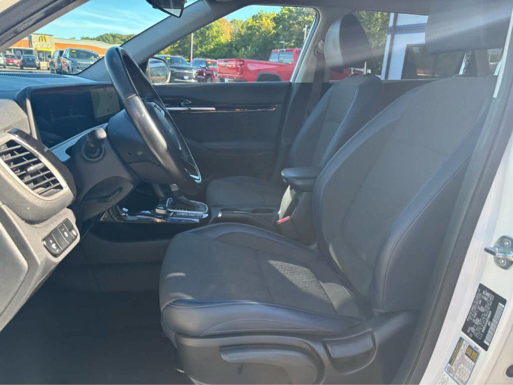 used 2025 Kia Seltos car, priced at $24,975