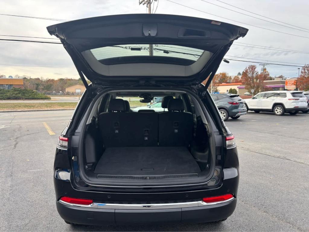 used 2023 Jeep Grand Cherokee car, priced at $33,975