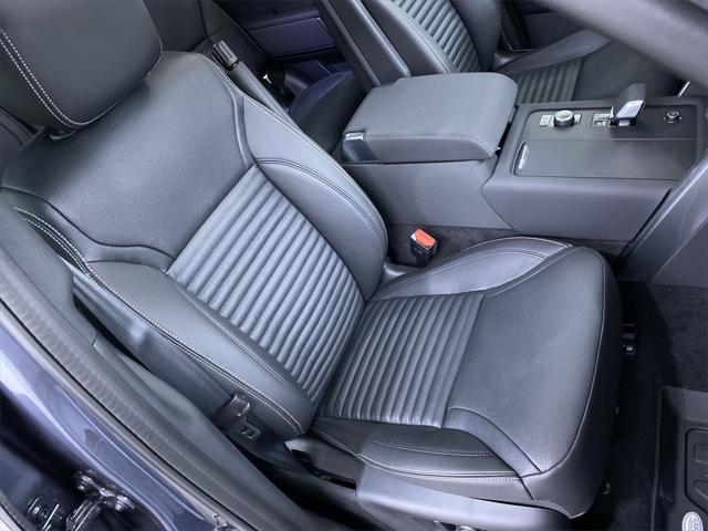 used 2025 Land Rover Discovery car, priced at $58,000
