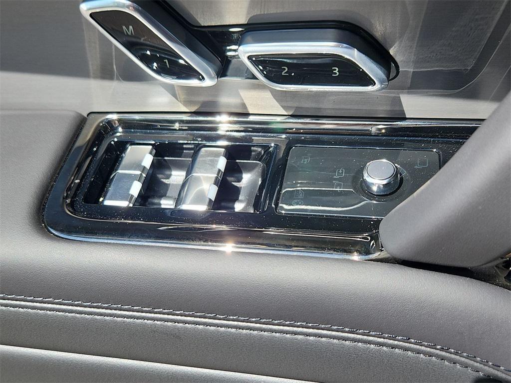 new 2025 Land Rover Range Rover Sport car, priced at $93,052