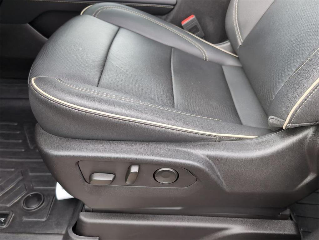 used 2023 GMC Yukon car, priced at $52,000