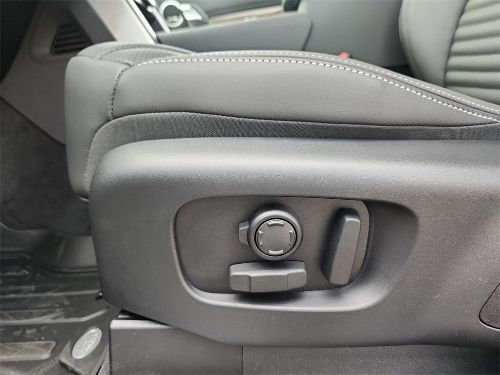 new 2025 Land Rover Discovery car, priced at $88,694