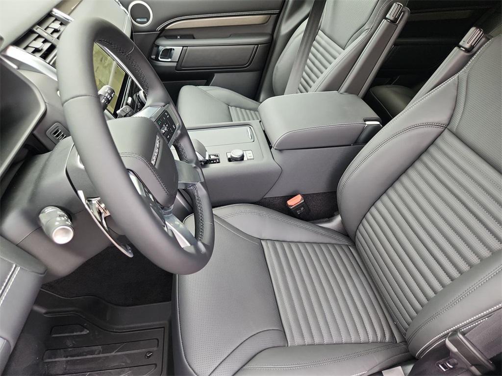 new 2025 Land Rover Discovery car, priced at $88,694