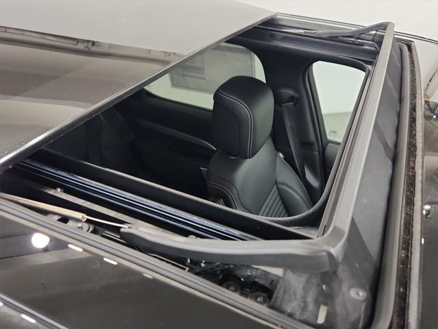 new 2025 Land Rover Discovery car, priced at $74,491