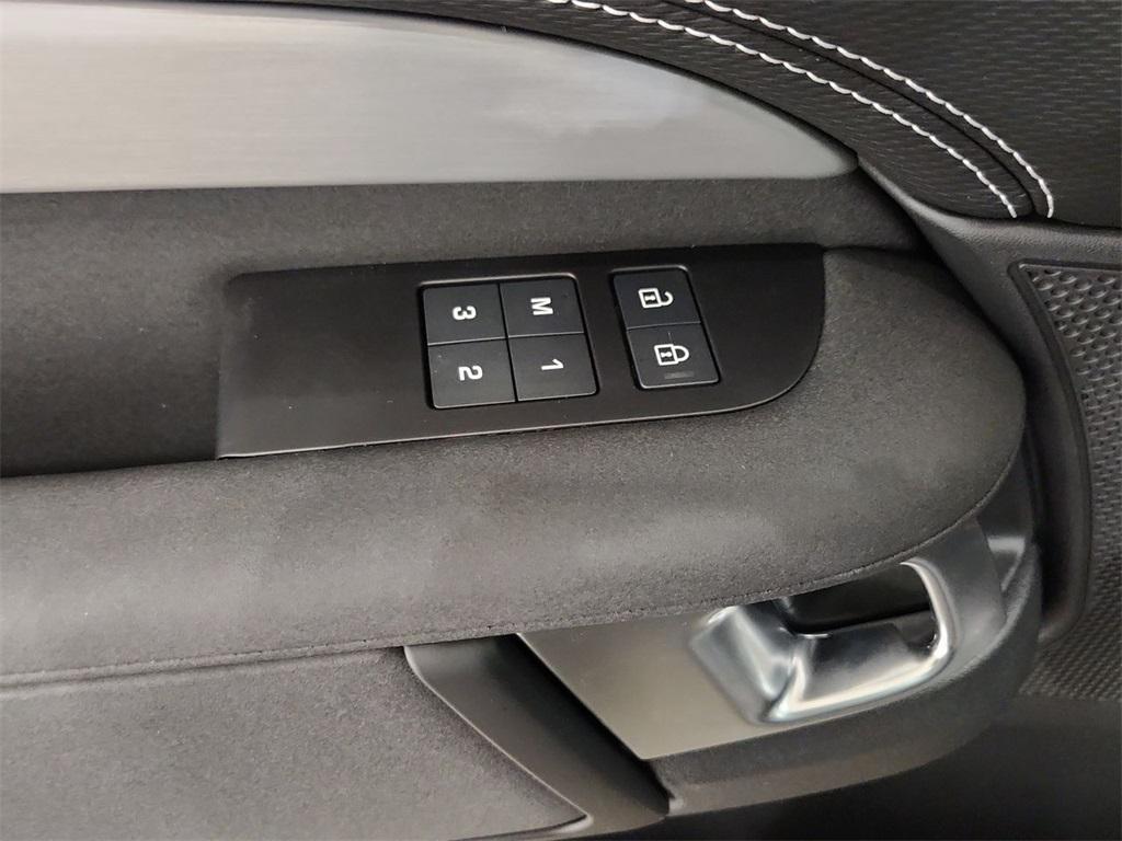 new 2025 Land Rover Discovery car, priced at $74,519