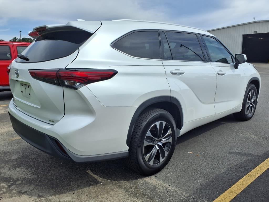 used 2022 Toyota Highlander car, priced at $34,900