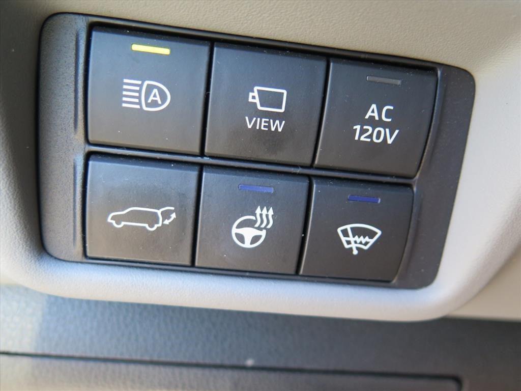 used 2022 Toyota Highlander Hybrid car, priced at $38,900