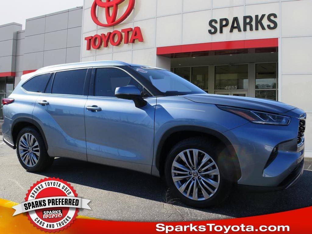 used 2022 Toyota Highlander Hybrid car, priced at $38,900