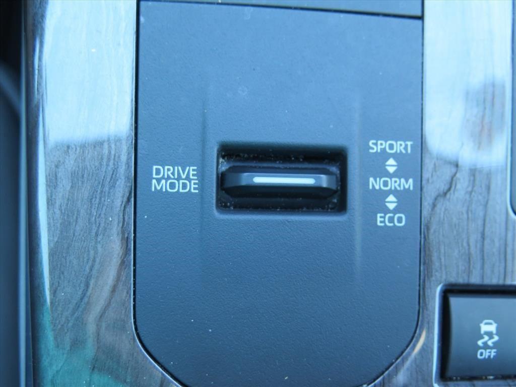 used 2022 Toyota Highlander Hybrid car, priced at $38,900