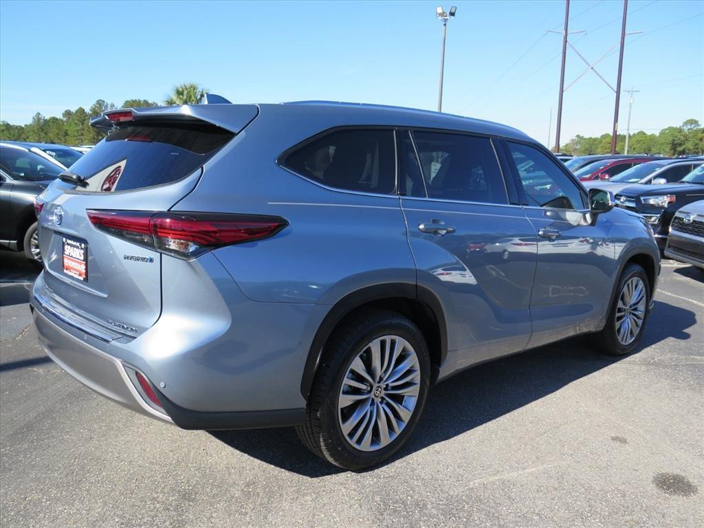 used 2022 Toyota Highlander Hybrid car, priced at $38,900