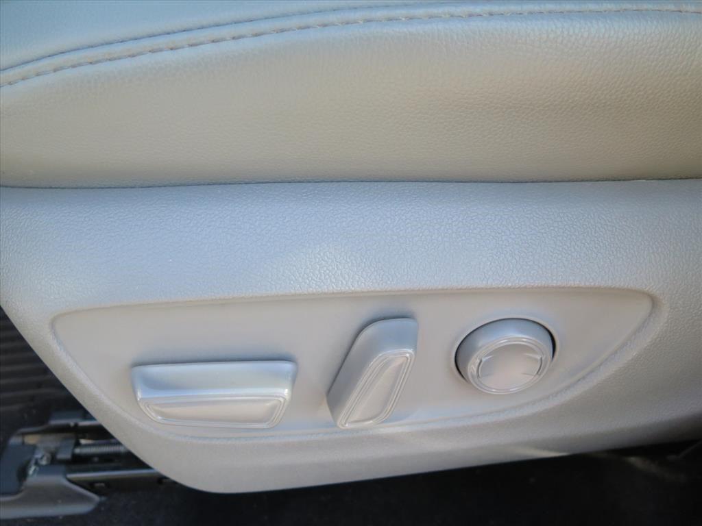 used 2022 Toyota Highlander Hybrid car, priced at $38,900