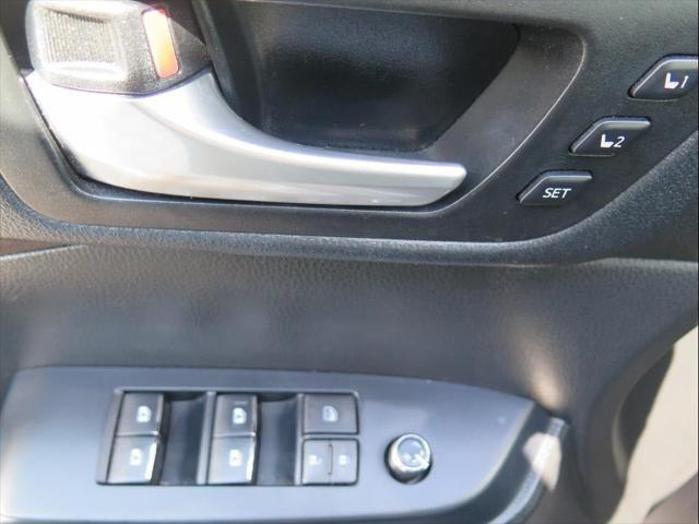 used 2017 Toyota Highlander Hybrid car, priced at $25,900