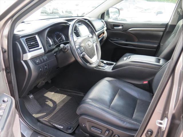 used 2017 Toyota Highlander Hybrid car, priced at $25,900
