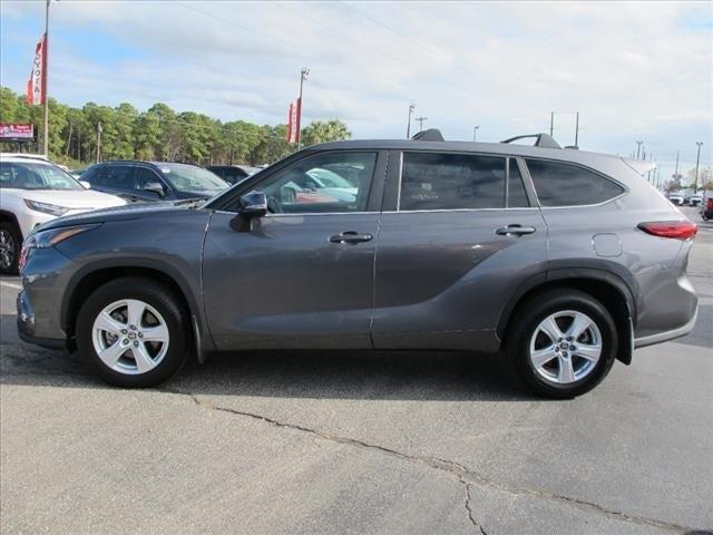 used 2023 Toyota Highlander car, priced at $32,900