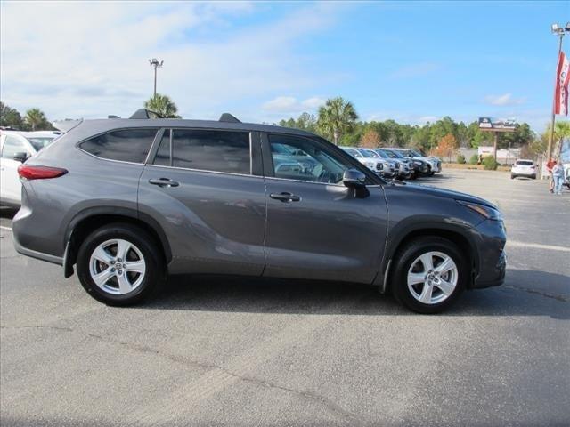 used 2023 Toyota Highlander car, priced at $32,900