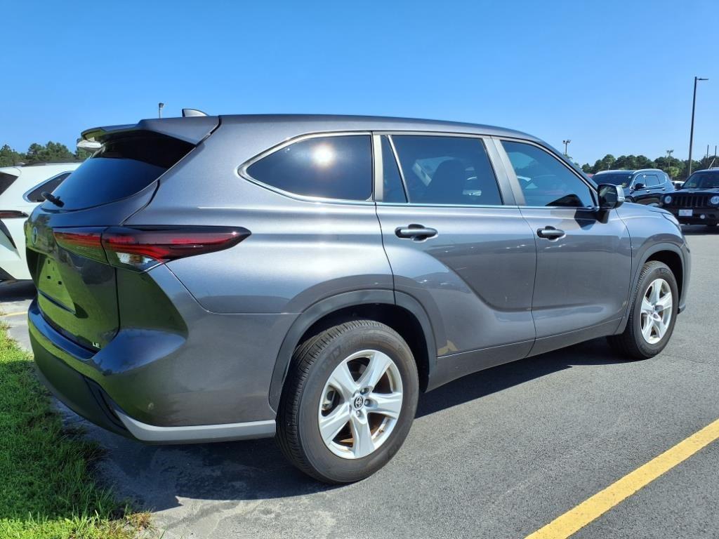 used 2024 Toyota Highlander car, priced at $40,990
