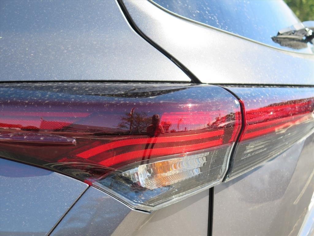 used 2024 Toyota Highlander car, priced at $40,990