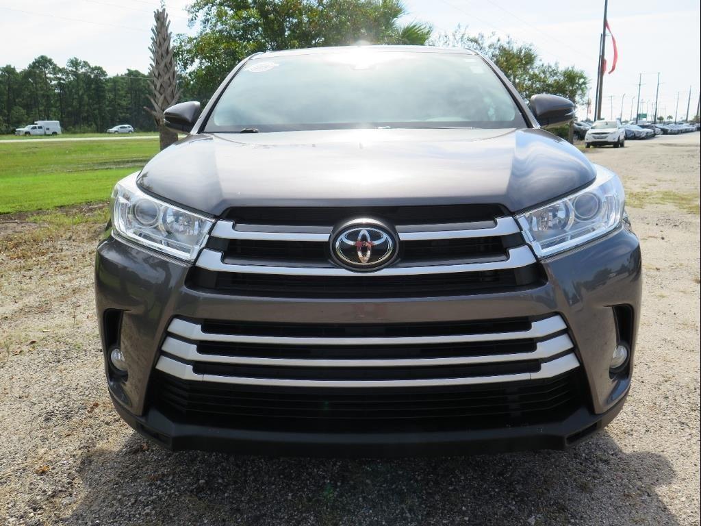 used 2019 Toyota Highlander car, priced at $27,900