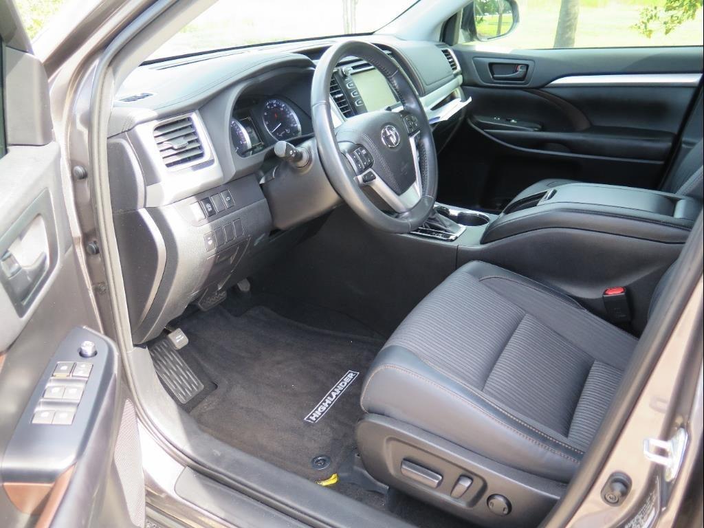 used 2019 Toyota Highlander car, priced at $27,900