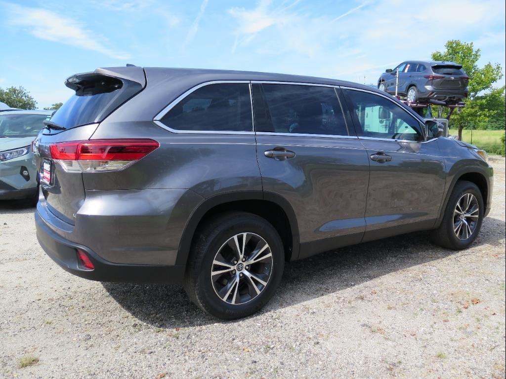 used 2019 Toyota Highlander car, priced at $27,900