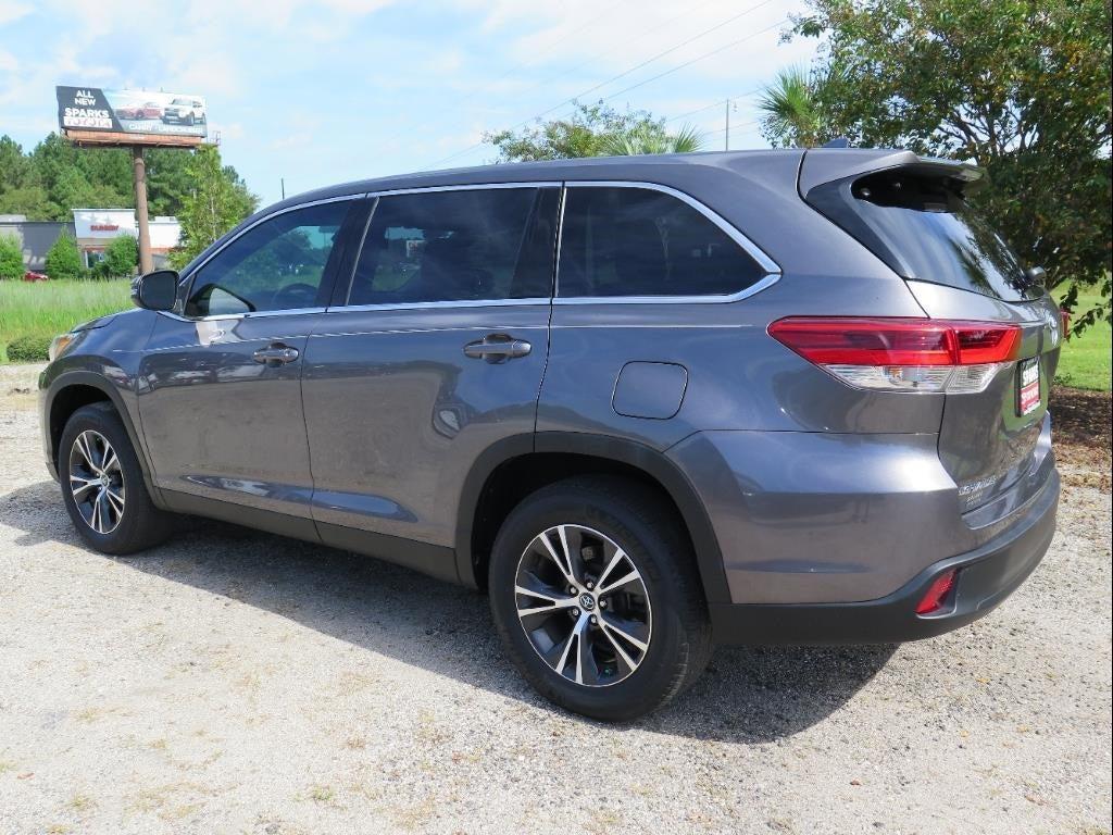 used 2019 Toyota Highlander car, priced at $27,900