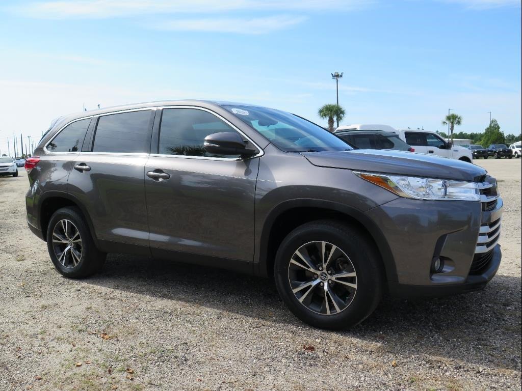 used 2019 Toyota Highlander car, priced at $27,900