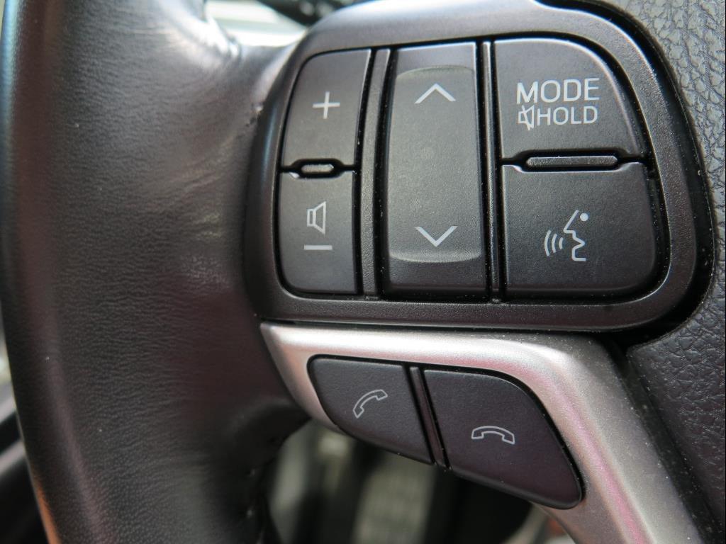 used 2019 Toyota Highlander car, priced at $27,900