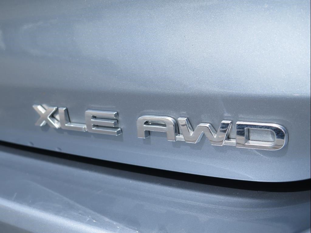 used 2022 Toyota Highlander car, priced at $38,900