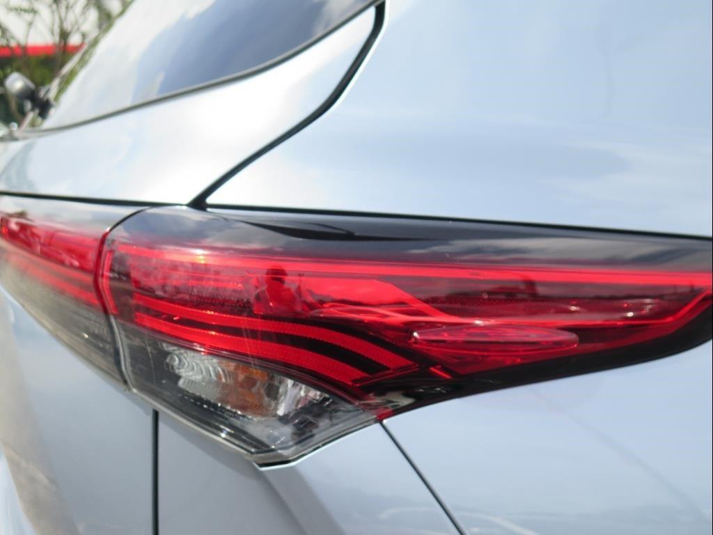 used 2022 Toyota Highlander car, priced at $38,900