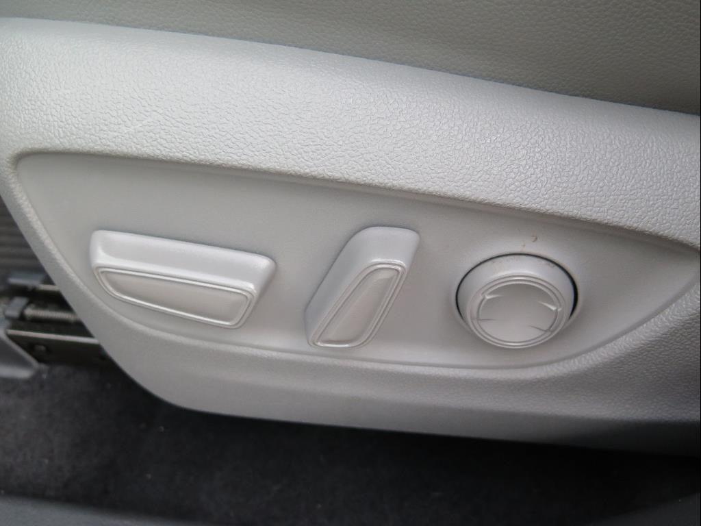used 2022 Toyota Highlander car, priced at $38,900