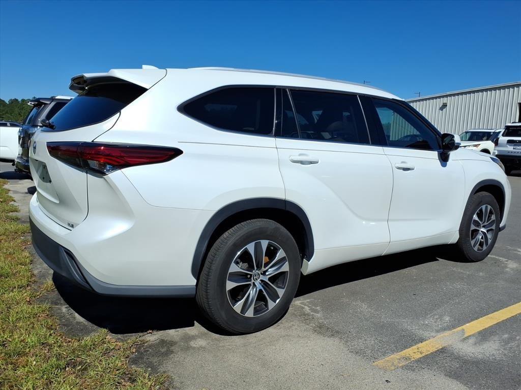 used 2022 Toyota Highlander car, priced at $38,500