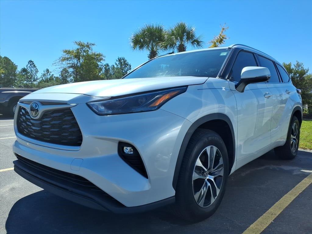 used 2022 Toyota Highlander car, priced at $38,500