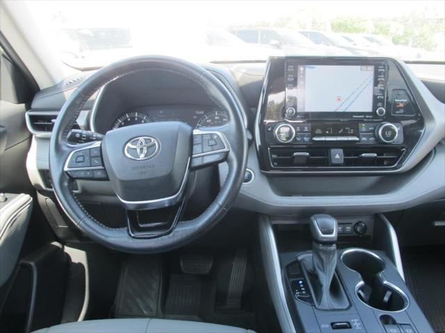 used 2020 Toyota Highlander car, priced at $28,900