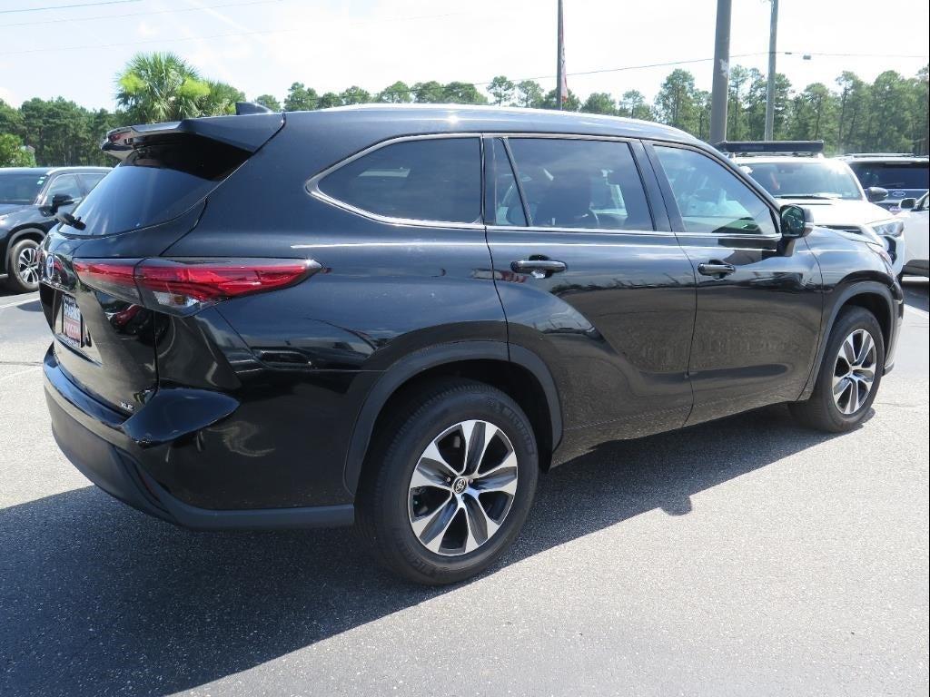 used 2022 Toyota Highlander car, priced at $39,500