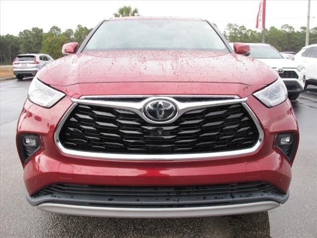 used 2020 Toyota Highlander car, priced at $31,900