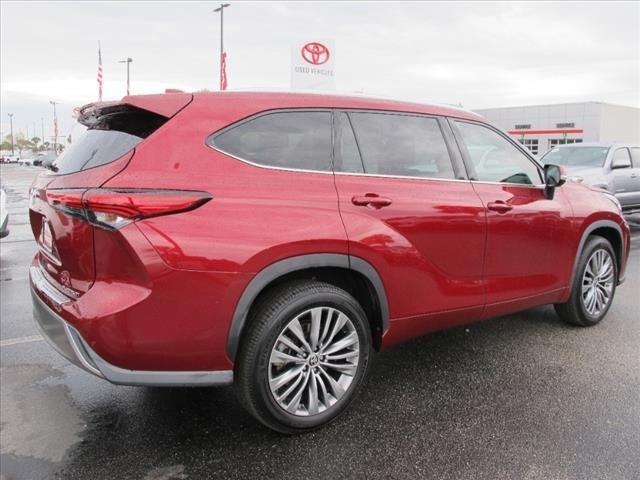 used 2020 Toyota Highlander car, priced at $31,900