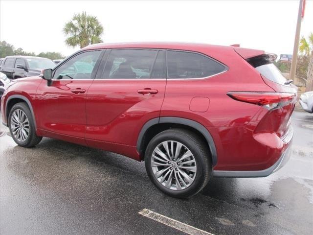 used 2020 Toyota Highlander car, priced at $31,900