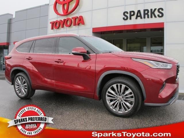 used 2020 Toyota Highlander car, priced at $31,900