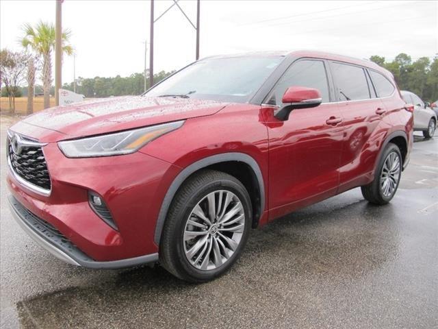 used 2020 Toyota Highlander car, priced at $31,900