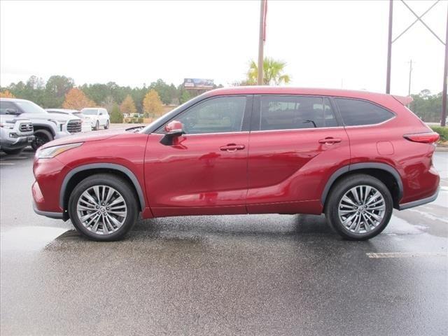 used 2020 Toyota Highlander car, priced at $31,900