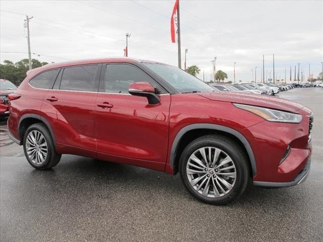 used 2020 Toyota Highlander car, priced at $31,900