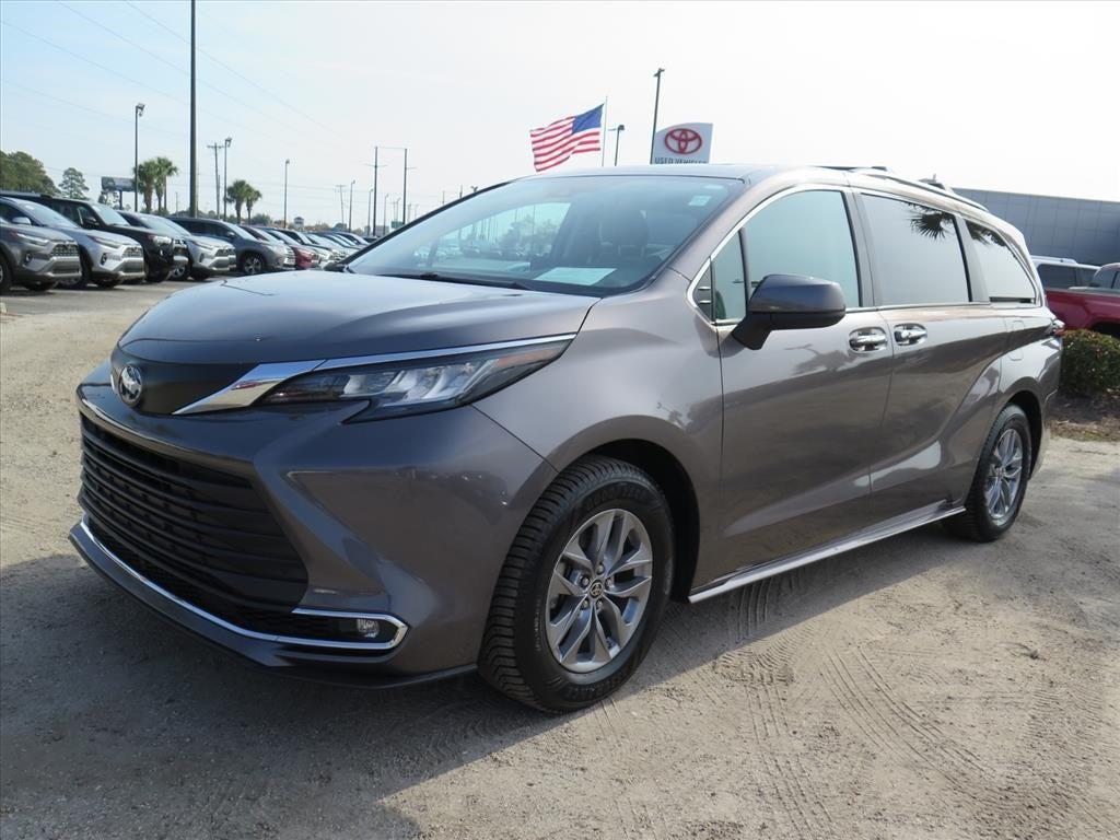 used 2022 Toyota Sienna car, priced at $38,900