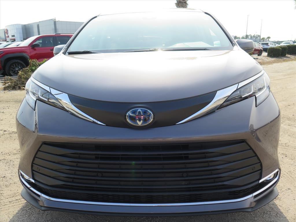 used 2022 Toyota Sienna car, priced at $38,900